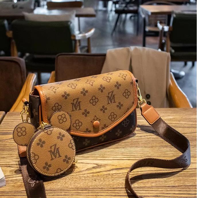 

Womens Bag 2022 New High-Grade Shoulder Bag Ins Crossbody Change Packet Fashionable Stylish Printed Small Square Bag