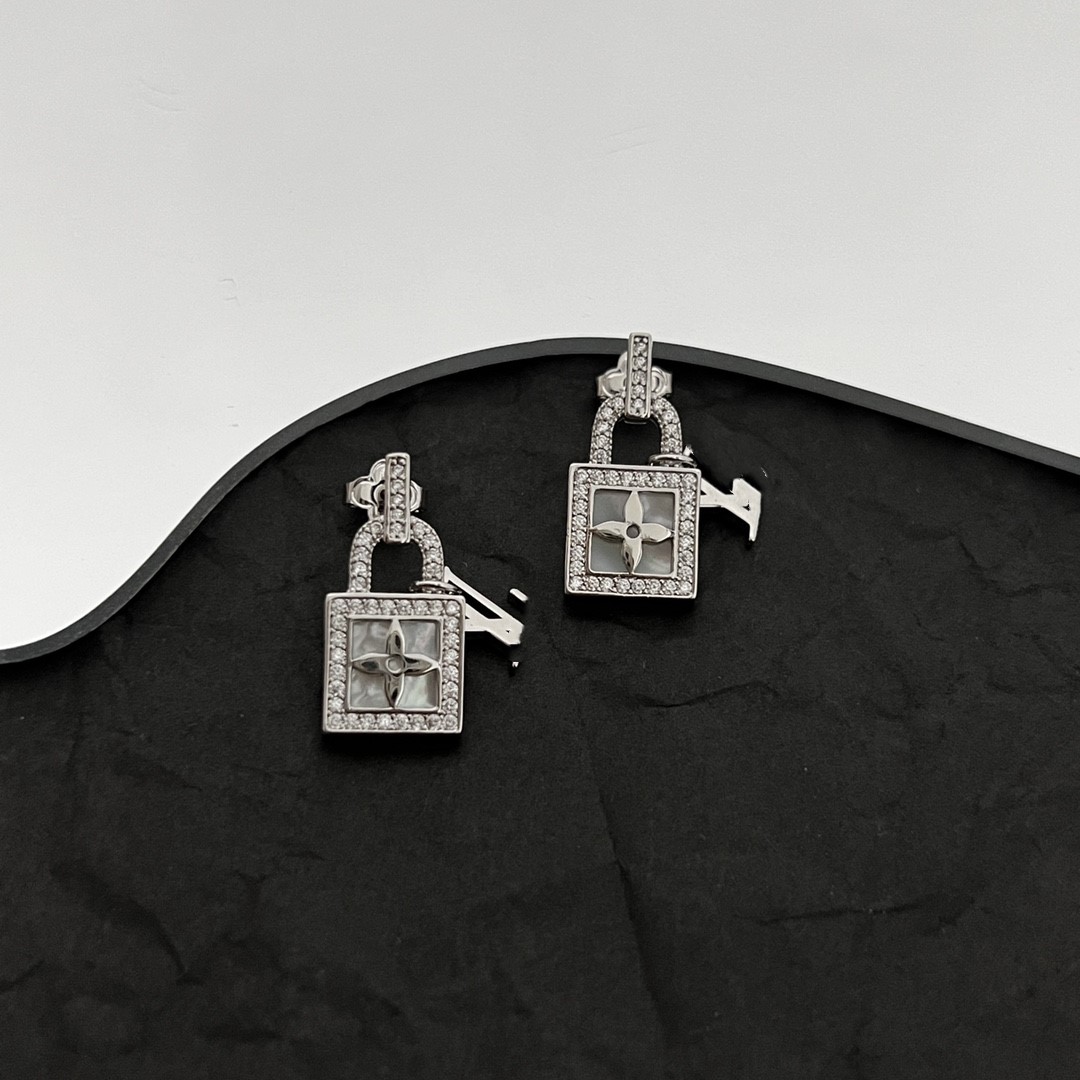 

Vintage Designer Charm Earrings Copper White Gold Locket Open Your Heart Alphabet L Letter Drop Earrings For Women Jewelry With Box Party Gift