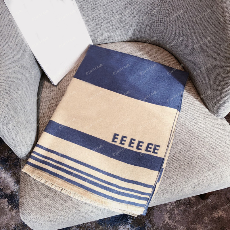 

Womens Scarf Luxirys Designers Cashmere Wraps Warm Soft Scarves For Women Winter Long Letters Shawls With Tassels 2211032Z