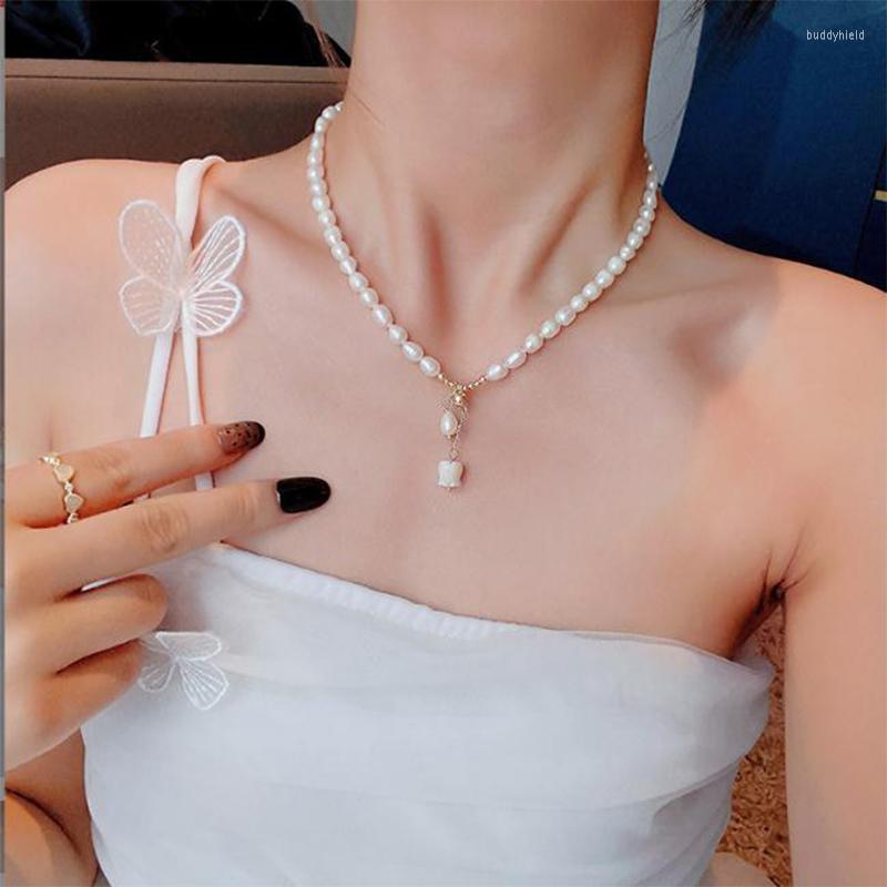 

Chains Freshwater Pearl Rose Necklace Female Korean Version Fashion Line Linglan Flower Pendant Retro Collarbone Chain