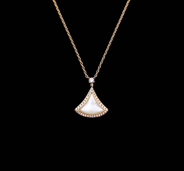 

Luxury quality Charm fan shape pendant necklace with diamond and nature shell beads have box stamp PS4371A