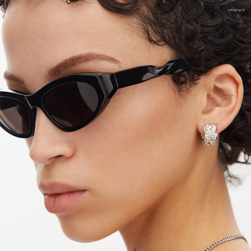 

Sunglasses Cat Eye Women Luxury Design Twisted Temples Small Frame Retro Trendy Streetwear Eyewear