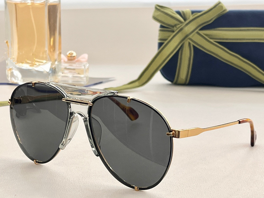 

Sunglasses For Men Women Summer 0740S Style Anti-Ultraviolet Retro Plate Frameless Eyeglasses Random Box