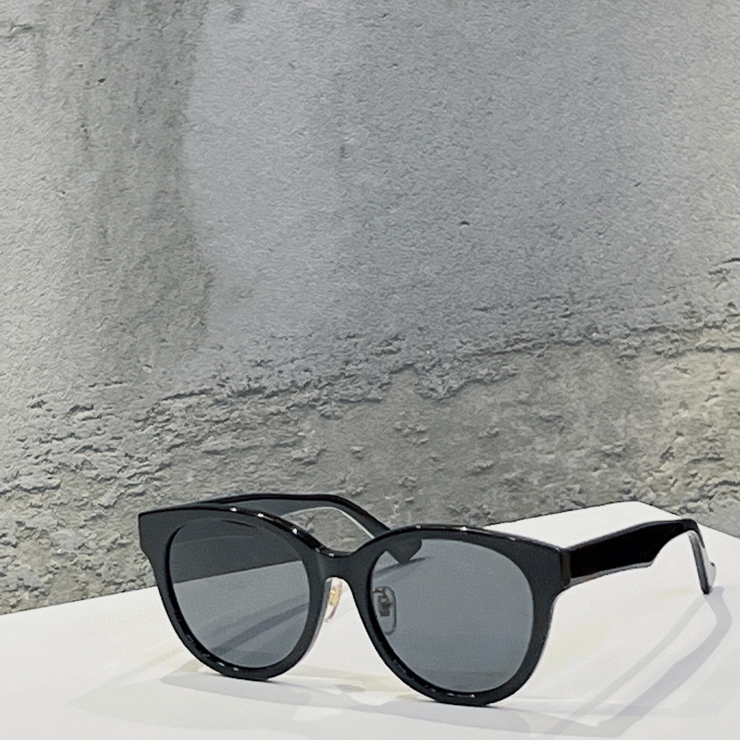 

Womens Sunglasses For Women Men Sun Glasses Mens 1002 Fashion Style Protects Eyes UV400 Lens With Random Box And Case