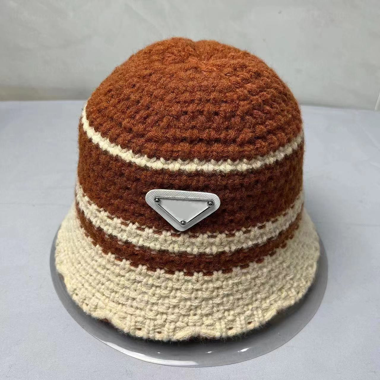 

Classic charm Luxury Autumn Winter P Letter hat Men and Women Fashions Universal Knitted Bucket Hats Autumn Outdoor Warm Christmas Gift Colorful Options