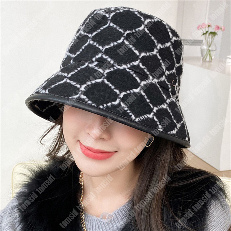 

Wool Bucket Hat For Women Designer Flat Fitted Hats Mens Winter Bucket Hats Double Letters Casual Luxury Designers Bonnet Casquette, Black