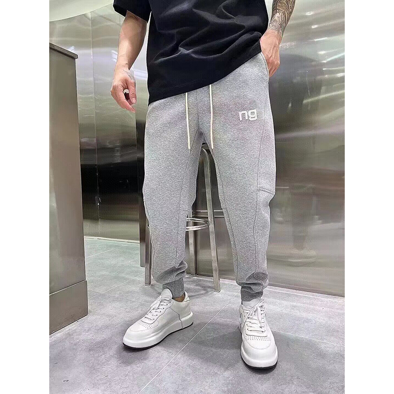 

Luxury fashion mens tech cotton pants Jogger slacks cargo pants next to small print pantss, 40