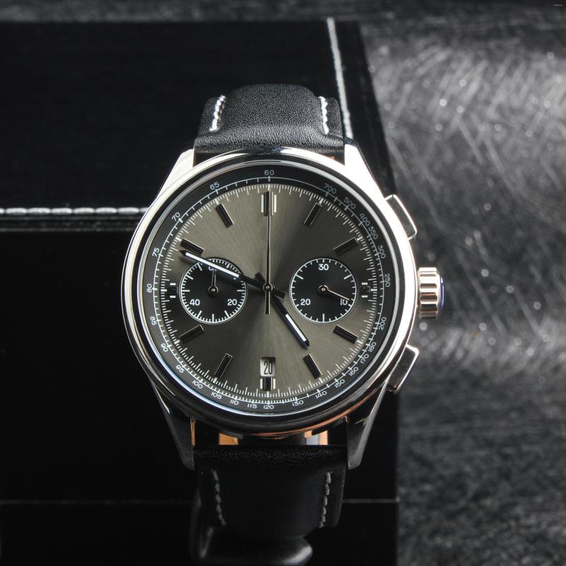 

Wristwatches 2022 Men's Luxury Designer Quartz Watch 43mm Bezel Dual Time Zone Leather Strap AS10