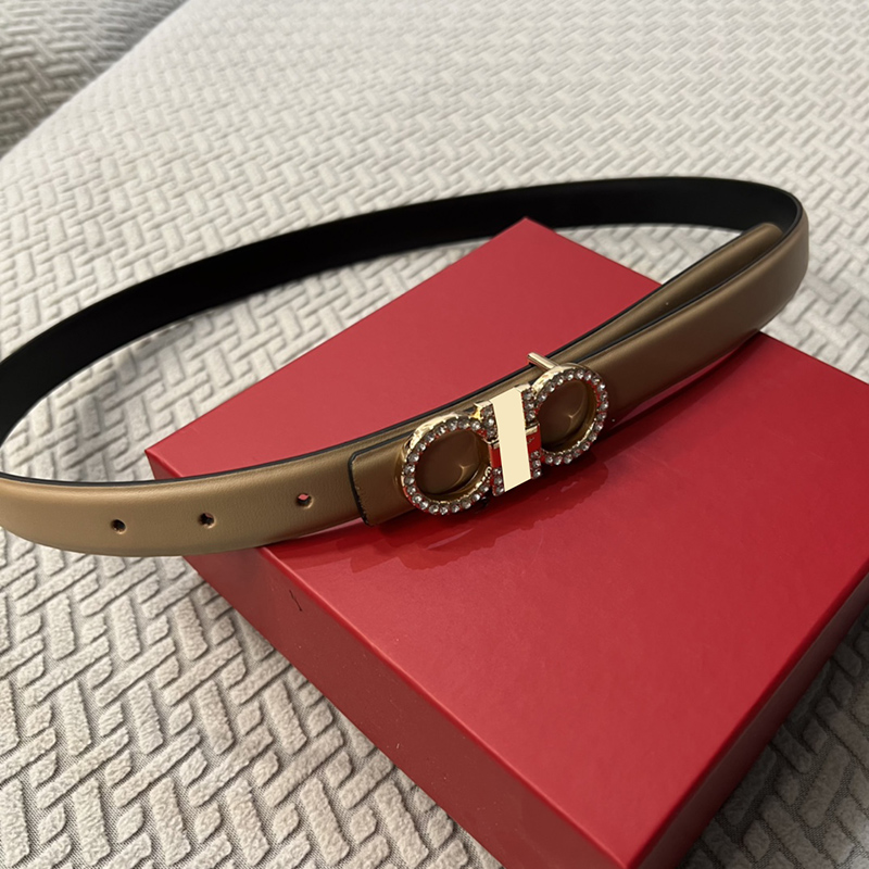 

Belts designers Luxurys women belt solid color with trendy Business metal buckle belts Diamonds design casual versatile womanbelt Material Leather Width very good, As pics