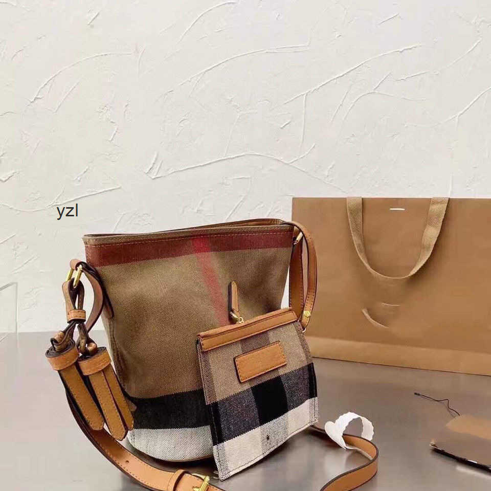 

Designer Luxury Burbrerity Bags For Women High Quality Brown Crossbody Handbags Vintage Burbrery Leather Wallet Paris Plaid The Totes Bag Fashion Purses UP7G, Sky blue