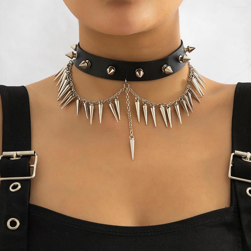 

Choker Salircon Gothic Punk PU Leather For Women Metal Fringe Rivets Pendant Necklace Hip Hop Bondage Cosplay Halloween Jewelry
