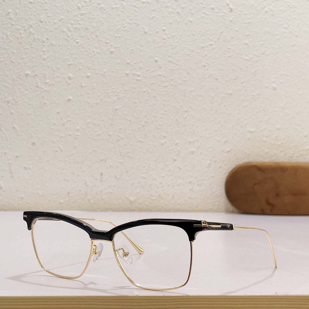 

Womens Eyeglasses Frame Clear Lens Men Sun Gasses Fashion Style Protects Eyes UV400 With Case 0812