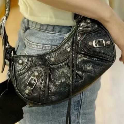 

AHer Max Fashion lecagole leather Balenicass biker bag 22 new women's armpit rivet tassel three in one month teeth pleated single shoulder cross body motorcycle, Black