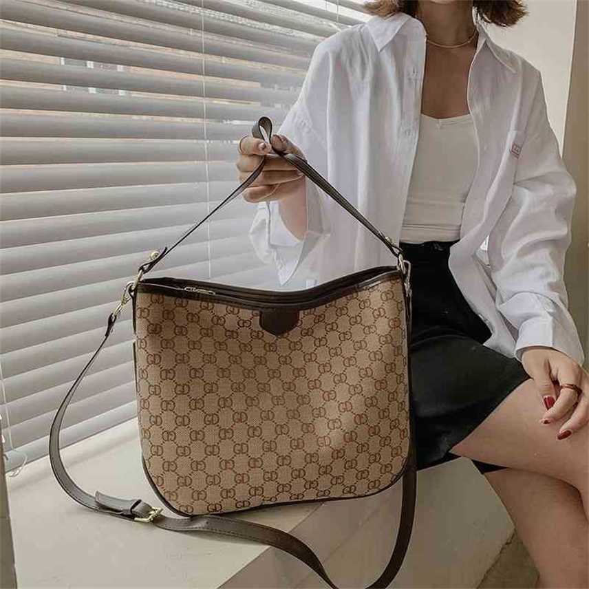 

Big bag female new fashion sling single Shoulder Messenger Bag tot donkey's armpit Purses, Small coffee