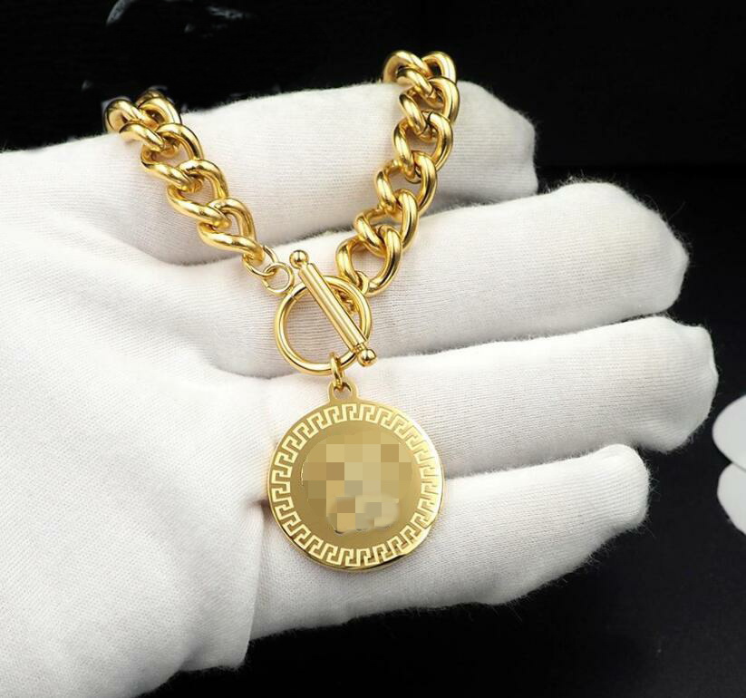 

Designed Brass letter Open Bracelets Bangle Banshee Greece Meander Pattern Medusa Head Portrait 18K Gold Plated Womens Bangle Designer Jewelry Gifts CS--DS