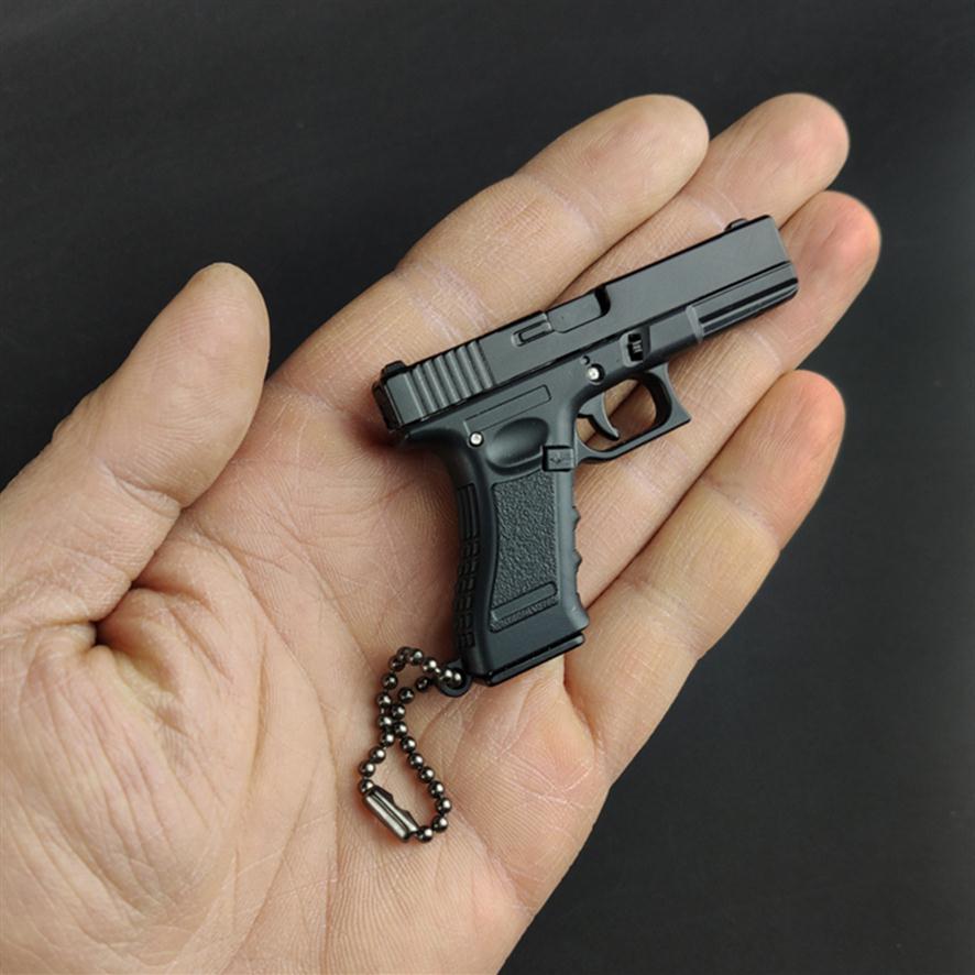 

13 Glock G17 Pistol Gun Miniature Model Alloy Keychain Gift Backpack Pendant Decoration Toy Trend Boy Favorite 2204112166