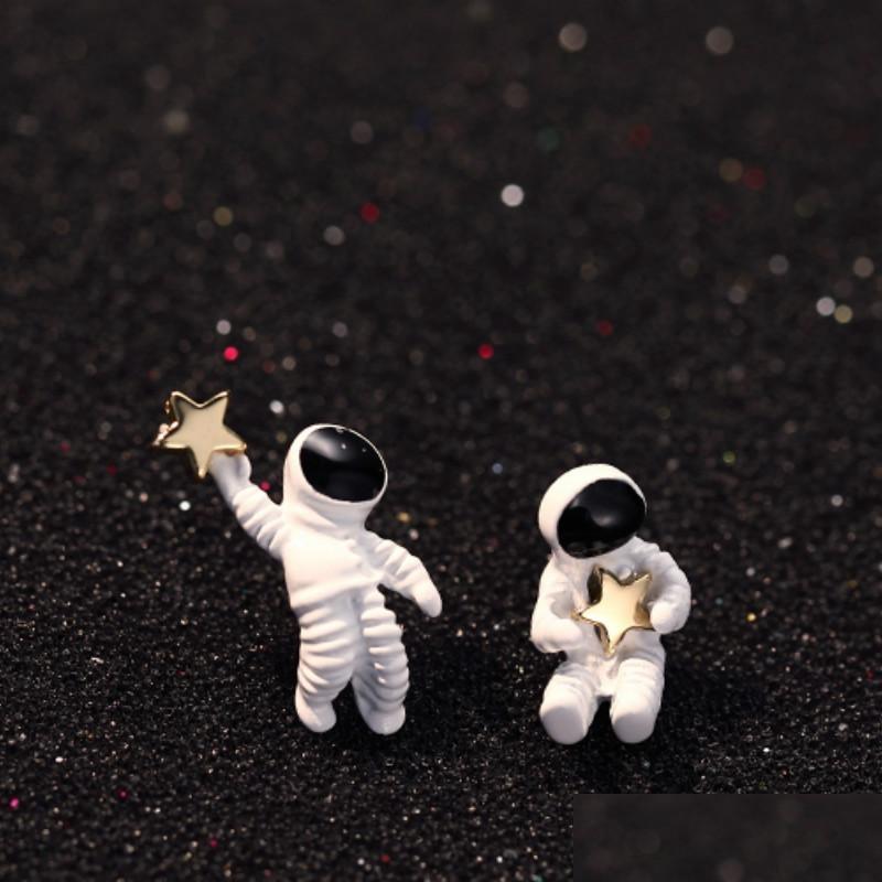 

Stud Stud 2021 Girl Cute Cartoon 3D Astronaut Spaceman Earrings Asymmetrical Moon Space Stars Distinctive Fashion Jewelry Drop Delive Dhrkb