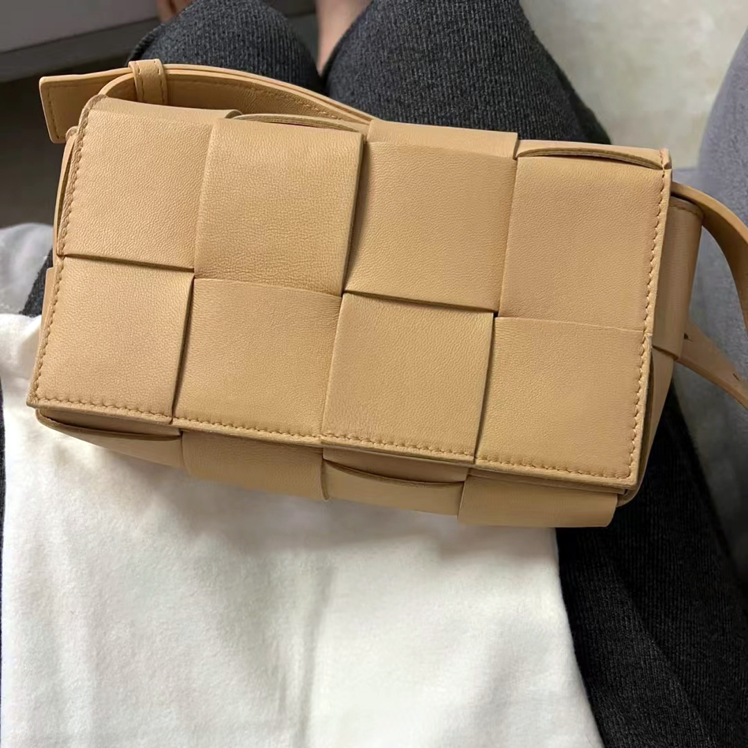 

Classic flap CASSETTE woven cassette botega Crossbody shoulder straps Bags pochette belt chest bum tote Women's Luxury Designers leather Waistpacks handbag mens, White