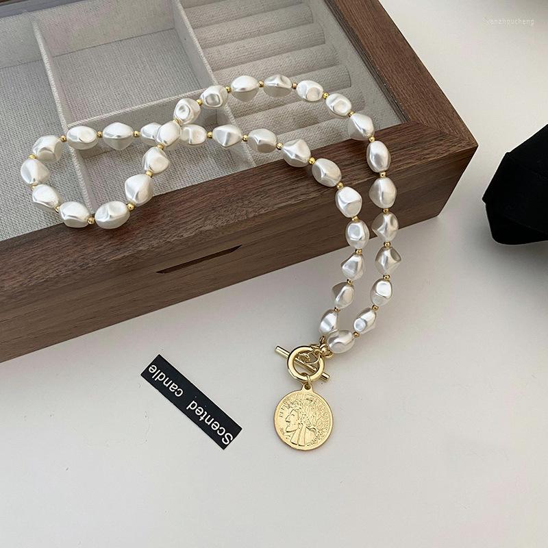 

Choker Korean Personality Irregular Pearl Round Card Portrait Necklace Niche Retro Clavicle Chain Ins Wild