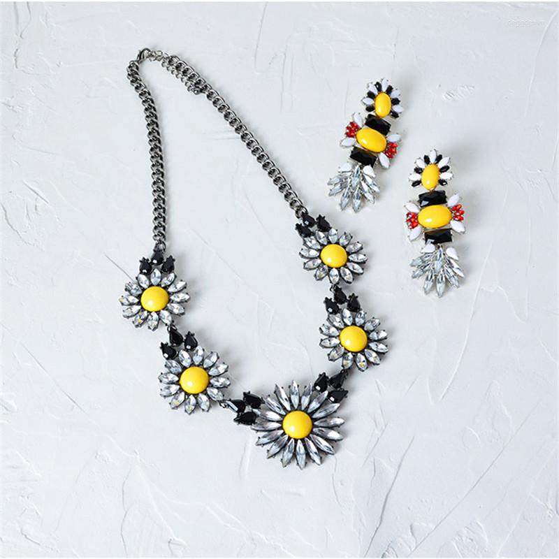 

Pendant Necklaces Ins European Statement Fashion Vintage Flowers Daisy Chokers Women Necklace Punk Link Chains Floral Handmade