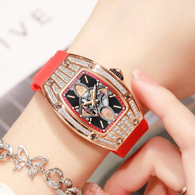 

Wristwatches Hanboro Female Quartz Watches Barrel Fashion Trend Luminous Luxury Watch For Women Ladies Silicone Strap Wristwatch Montre