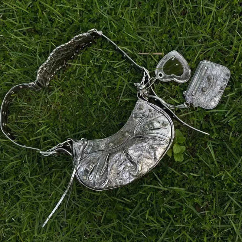 

AHer Max Classic Balenicass leather lecagole motorcycle bag Online Red Fashion Versatile Silver Gold Locomotive Half Moon One Shoulder Oblique Span 2023 New Women's, Silver1