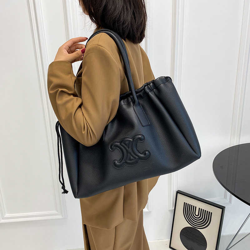 

Luxury Fashion Designer Ceilines Bag Woman's Handbag Triomphe New Soft Leather Drawstring Large Bag Capacity Commuter Single Shoulder, Khaki19