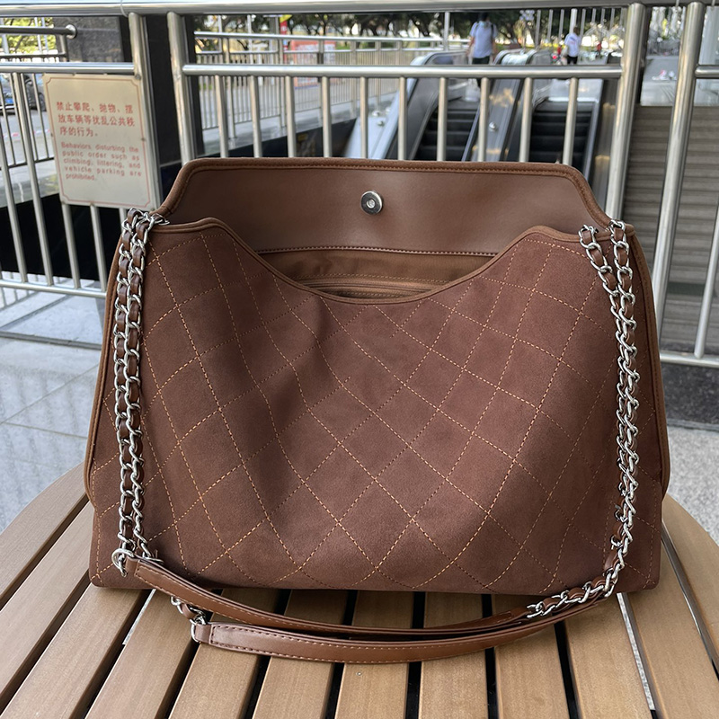 

22F/W Womens Vinatge Nubuck Rubbed Cowhide Leather Bags Brown Black Jumbo/Maxi Quilted Silver Metal Hardware Matelasse Chain Shoulder Capacity Handbags 33CM/39CM, Box