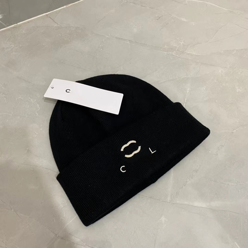 

Designer Brand Luxury Beanie Cap for Male and Female Couples Autumn and Winter New Style Small Fragrant Knitted Hat Fashion Trend Outdoor Warm keeping Versatile
