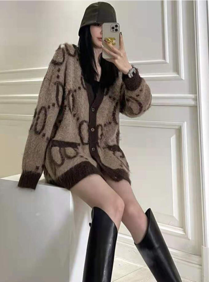 

Full ggity Letters Print Mohair Sweater Coats For Women loose Soft Plush Cardigan Designers Womens Double pockets Coat High Grade Ladies Outerwear, Customize