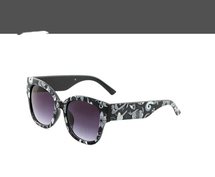 

2023 1pcs Fashion Sunglasses Eyewear Sun Glasses Designer Mens Womens Brown Cases Black Metal Frame Dark 50mm Lenses For0059