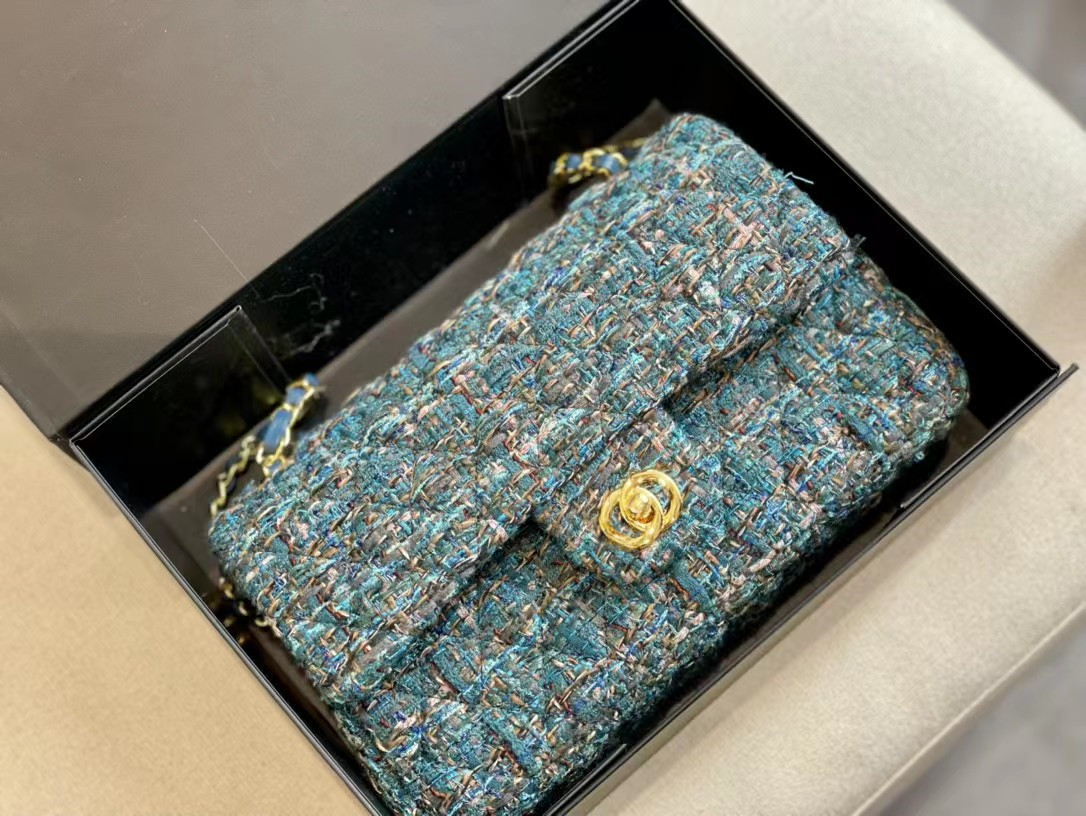 

25CM Tweed knitting bag flip chain shoulder bag gold hardware, Box