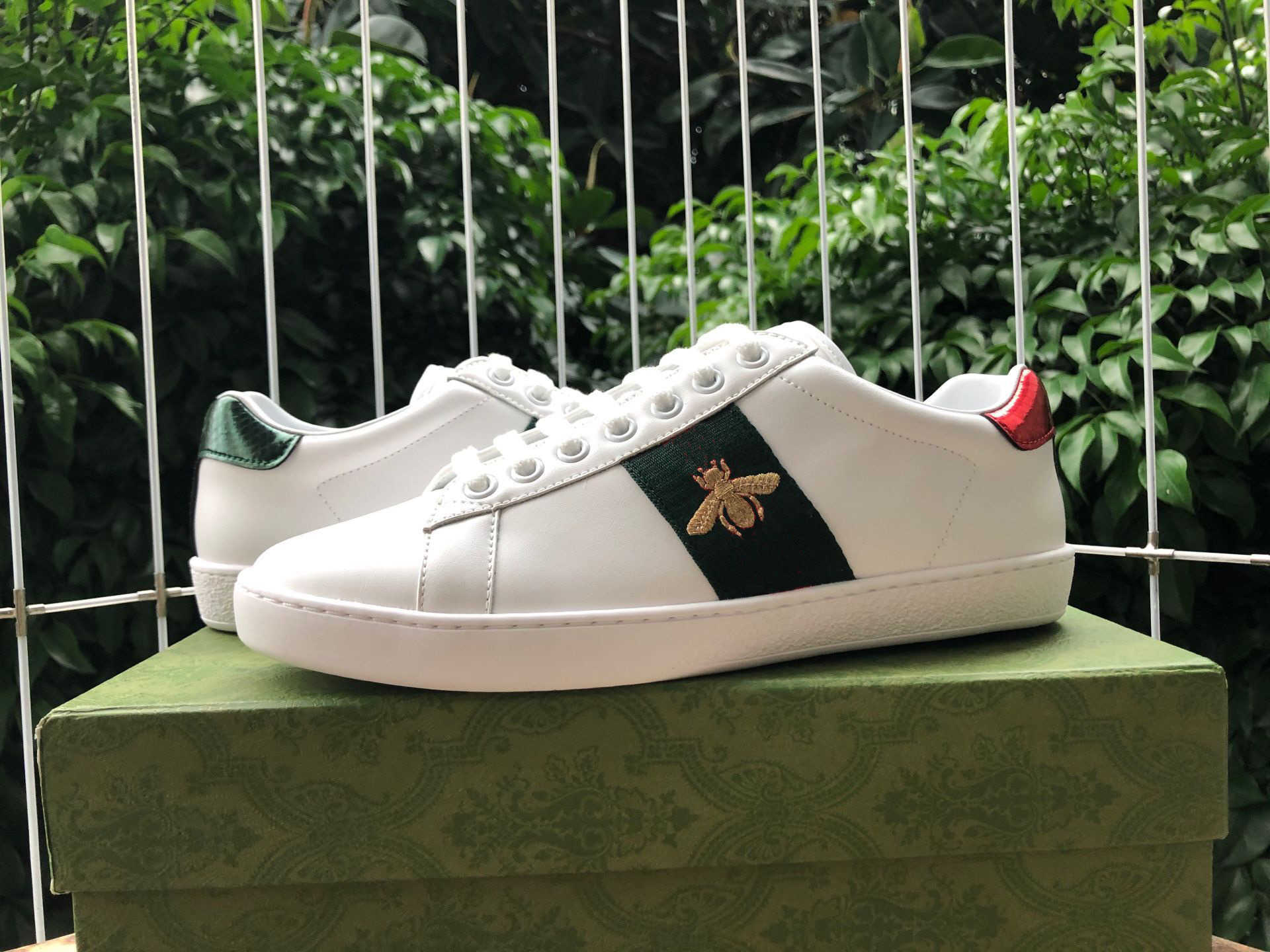 

2023 New designer embroidered White Tiger bee Snake shoes Leather sneakers Shoes Tail two-tone flats men and women Ace casual couple shoes Size 35-45, As pic
