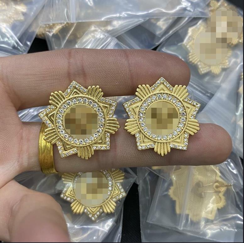 

Fashion new designed earring Stud love heart V Letters pendants Banshee Medusa head portrait 18K gold plated women Earring ladies Designer Jewelry Vo670d