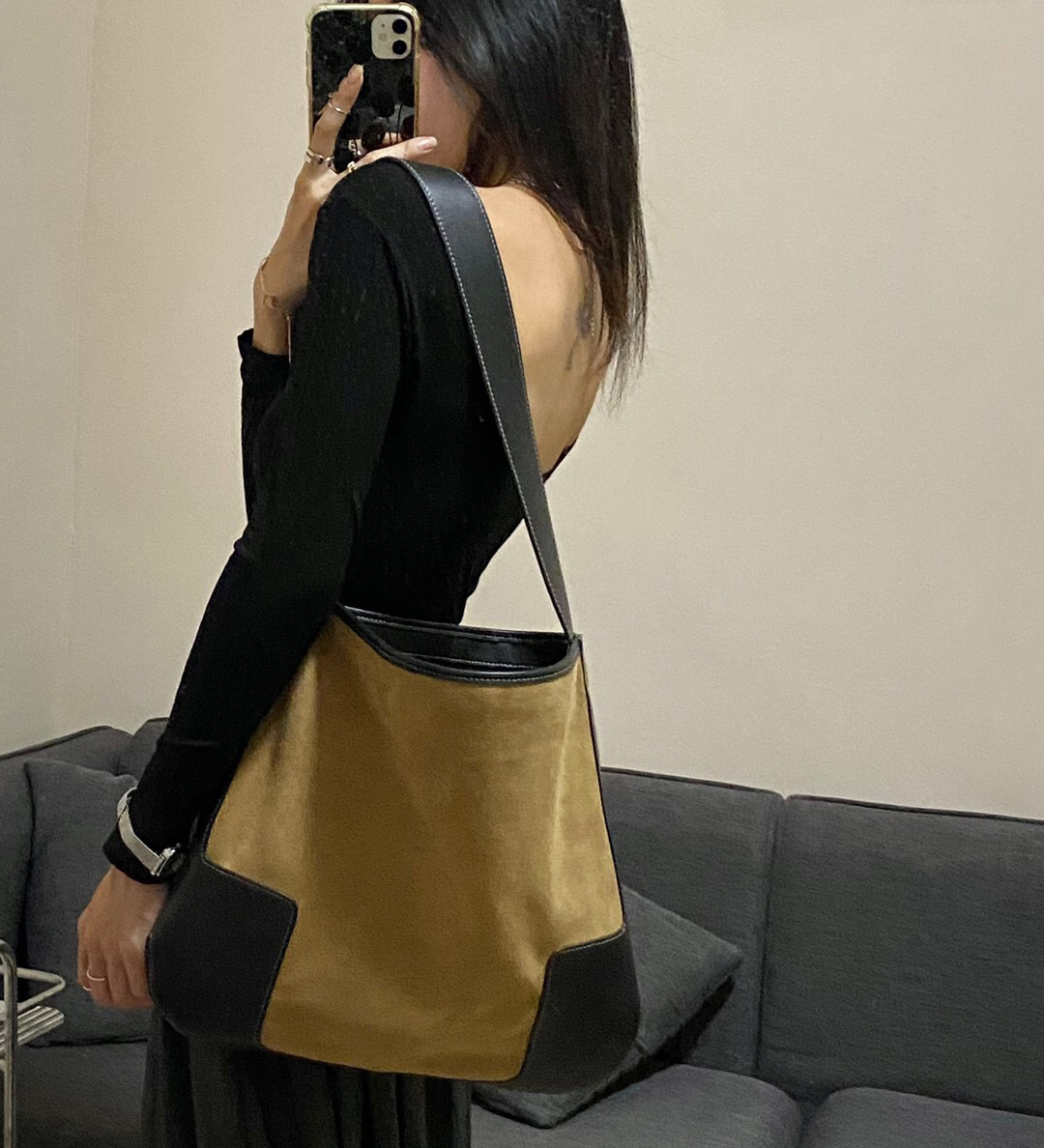 

Designer shoulder bag luxury brand retro color contrast suede material women's new fashion multi-function shopping armpit bag
