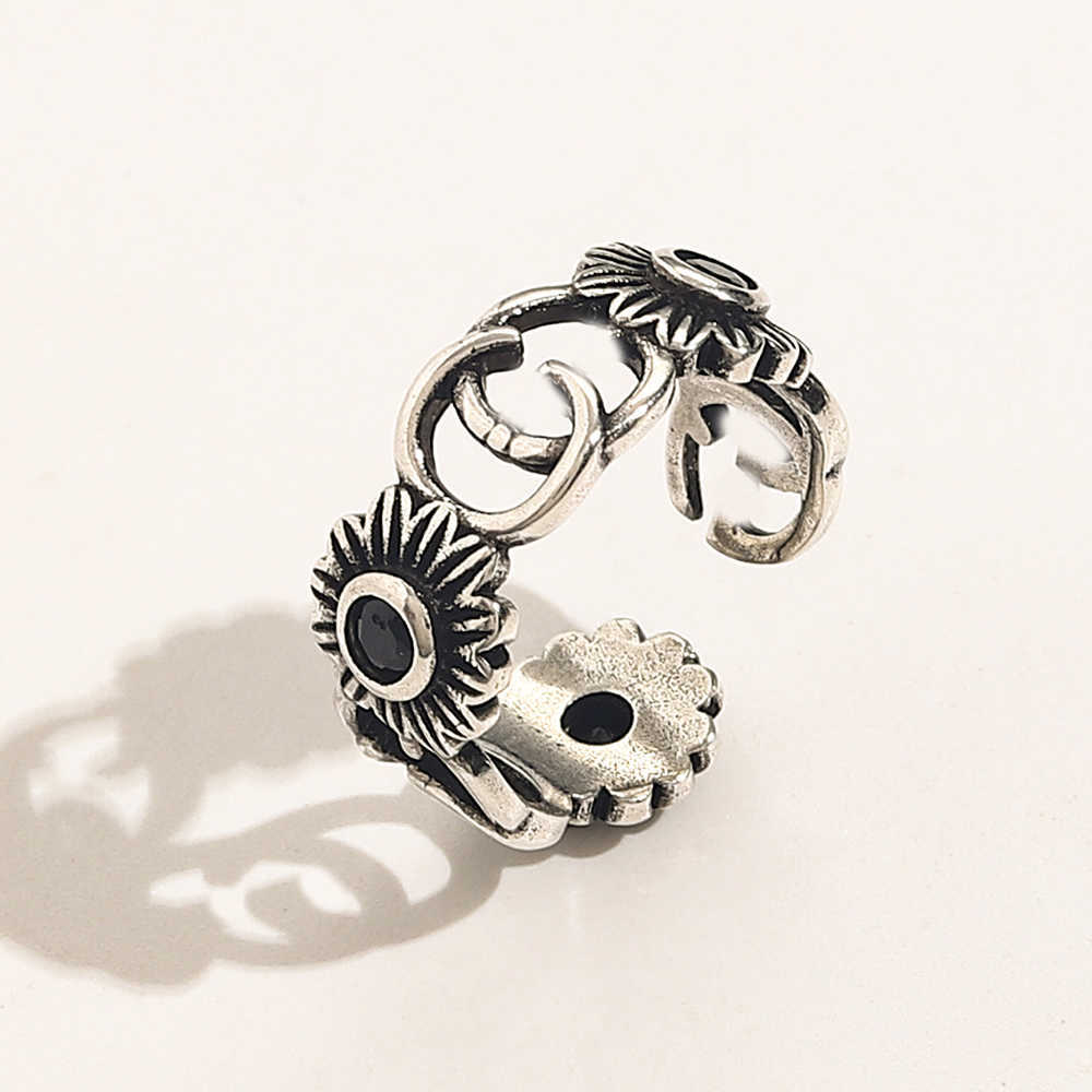 

Designer Rings Women Love Charms Black Crystal 18K Gold Plated Copper Finger Adjustable Ring Luxury Accessories Wedding Jewelry Supplies