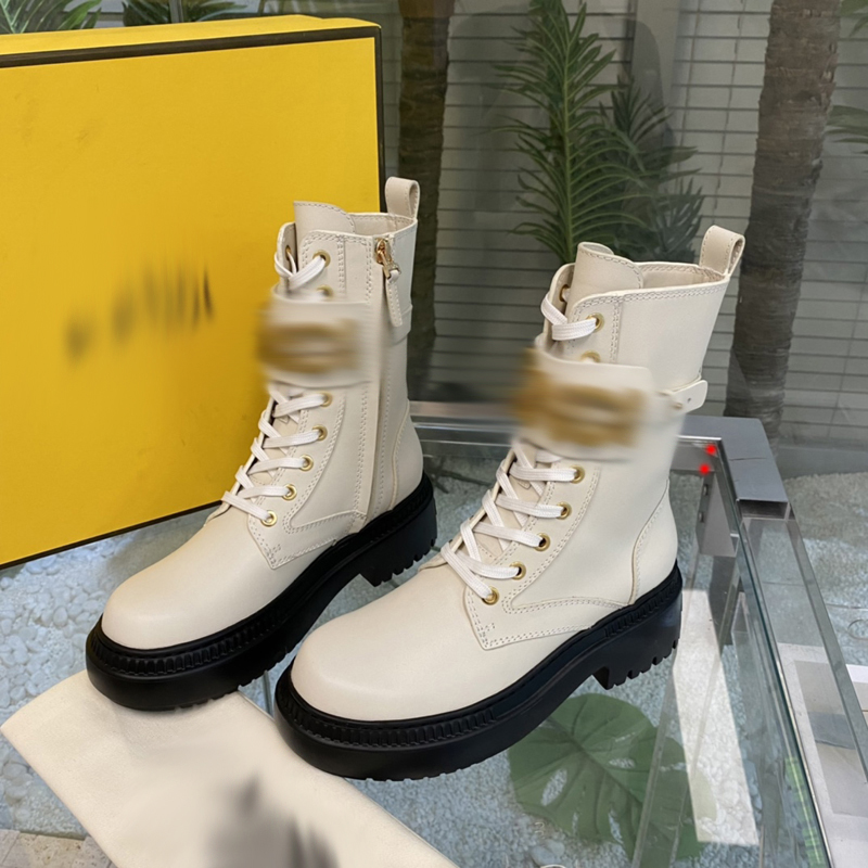 

2023 middle age series rain boots booties vintage women Martin boot leather chain decoration flat bottom retro rainboots waterproof net red same paragraph -L138, Picture color