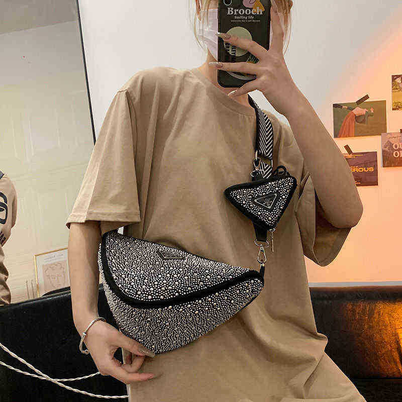 

Handbags Outlet 2022 new shiny waist style personalized trend sling single shoulder INS versatile large capacity messenger bag, Black (free gift upon order)