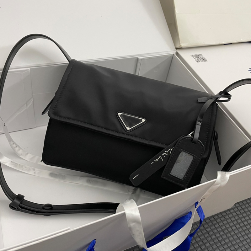 

Padded Nylon Shoulder Bag Hybrid Messenger Bags Flap Purse Men Women Handbag Fashion Metal Triangle Adjustable Leather Strap Back Zipper Pocket, 23.5x18x11cm