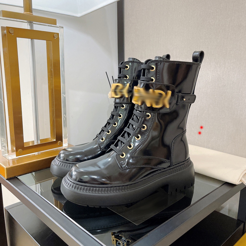 

luxury designer Leather Women boots Martin Desert Boot flamingos Love arrow medal real leathers coarse Winter designers shoes with box size 35-40 -K131, Picture color