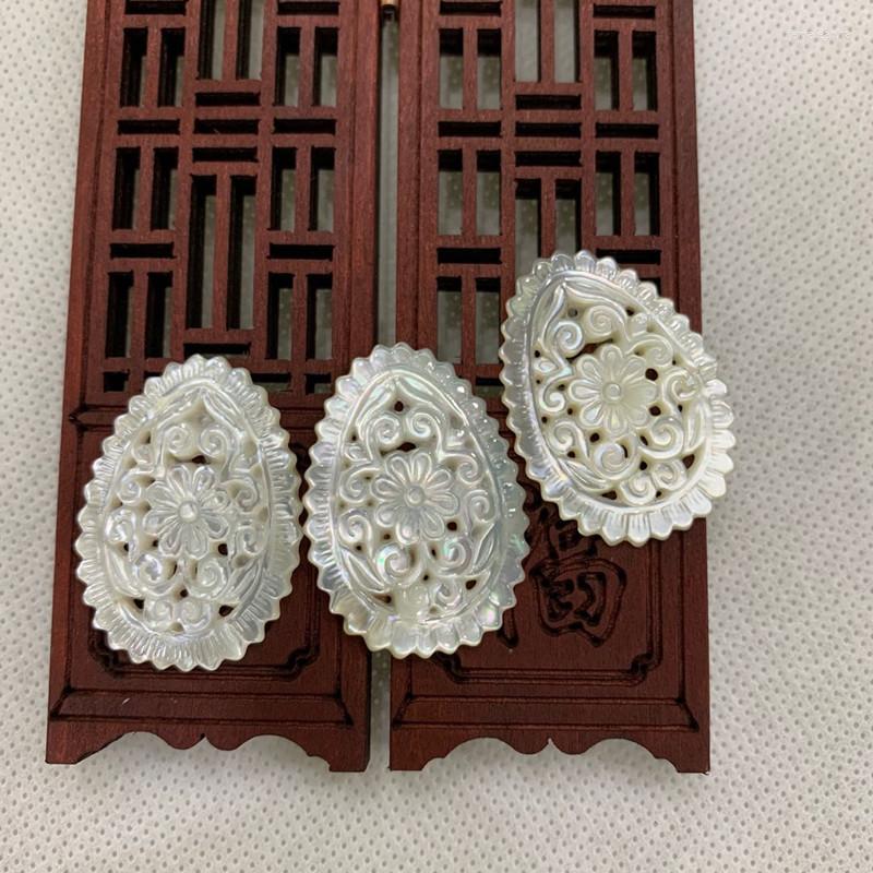 

Beads 10PCS/Lot 25X35MM Hollow Natural Mother Of Pearl Shell Stereo Carving Plum Blossom Tag DIY Accessories Pendant Waist Wear