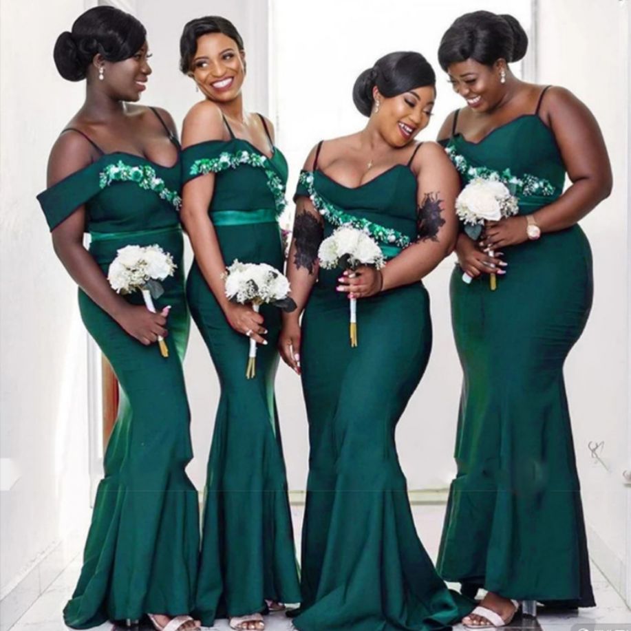 

2023 Dark Green Mermaid Bridesmaid Dresses Spaghetti Straps Floor Length Lace Applique Ribbon Custom Made Maid of Honor Gown Country Wedding Wear Plus Size