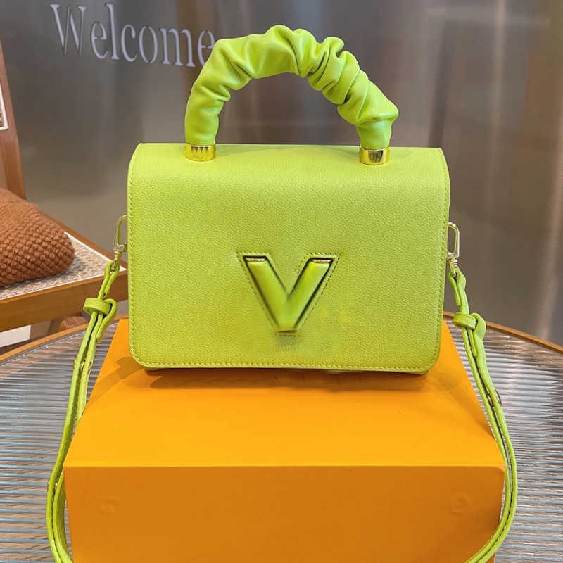 

Briefcases Twist Mm Handbag Crossbody Bag Genuine Leather Classic Letter Scrunchie Handle Flap Messenger Bags Detchable Shoulder Strap Gold-color, 23x10x16cm