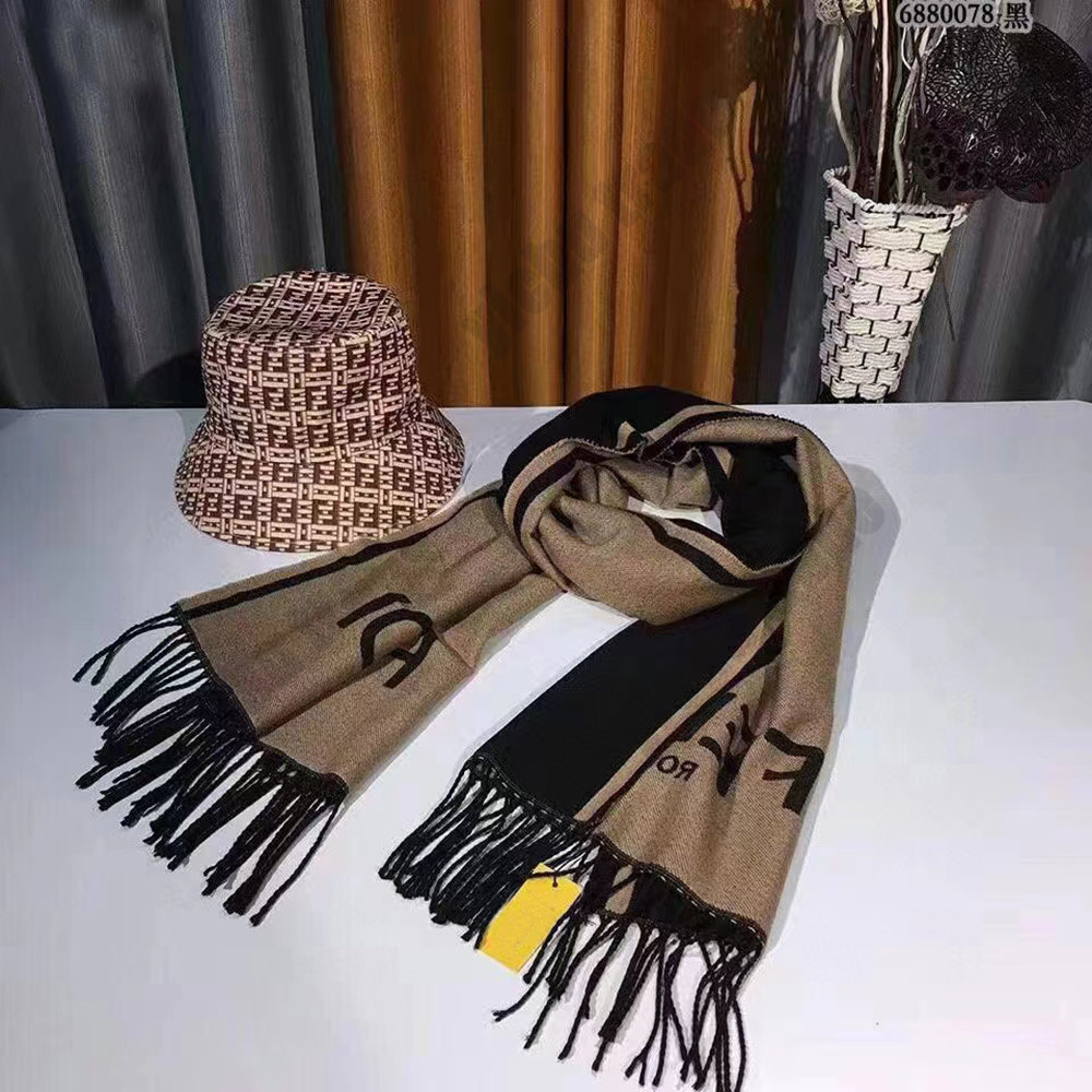 

Expensive Brand 2022 New Luxury FF Letter Cashmere Scarf Women's Retro F Print Fashion Square Bandana Headscarf Tie