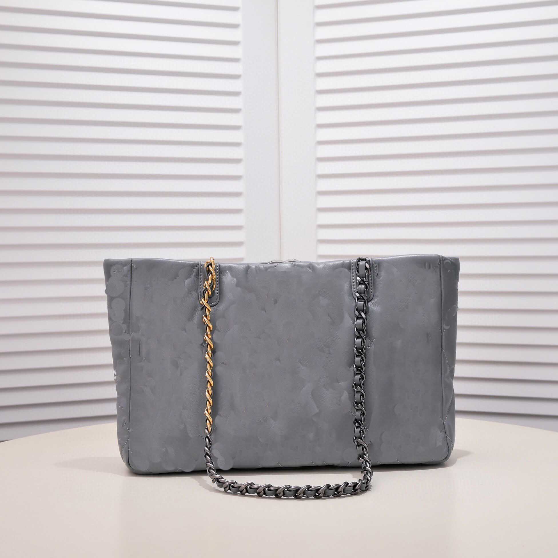 

2022 Designer bag highquality Luxury tote handbag Shoulder Bag purse women Fashion totes Crossbodys Large-capacity shopping bags, Black embossing