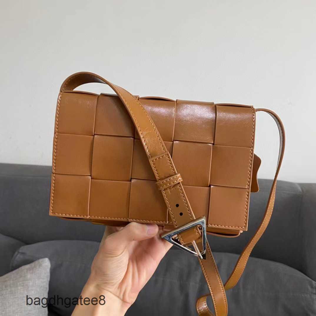 

Shoulder Female Bag Oil Bottegas Wax Leather Venetas Designer Woven Pillow Bags Messenger Winter Single Messenger 130o, China red