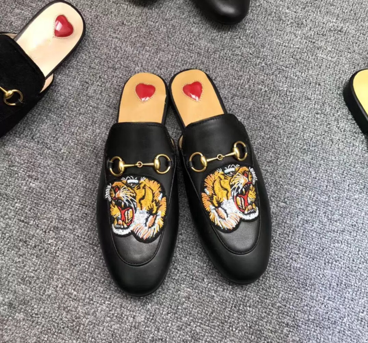 

2021 Paris Womens Scuffs Slippers Beautiful Shoes Summer Sandals Beach Slides Ladies Flip Flops Loafers Sexy Floral Navy Embroidere a6TD#, Box