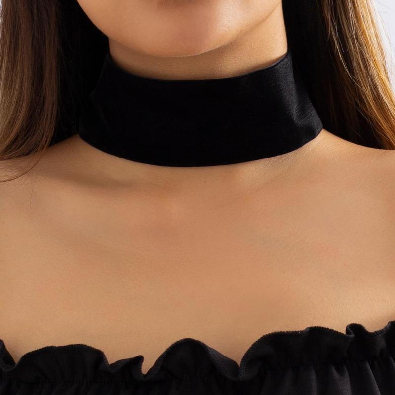 

Choker IngeSight.Z Gothic Wide Black Velvet Necklace For Women Sexy Punk Short Neck Colar Accessories Party Jewelry Gift 2022