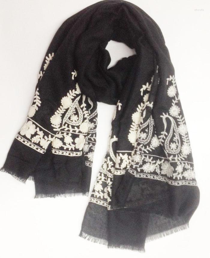 

Scarves 2022 Beautiful Flower Embroidery Fringe Scarf Women Cotton Paisley Long Muslim Hijab Wrap Shawls