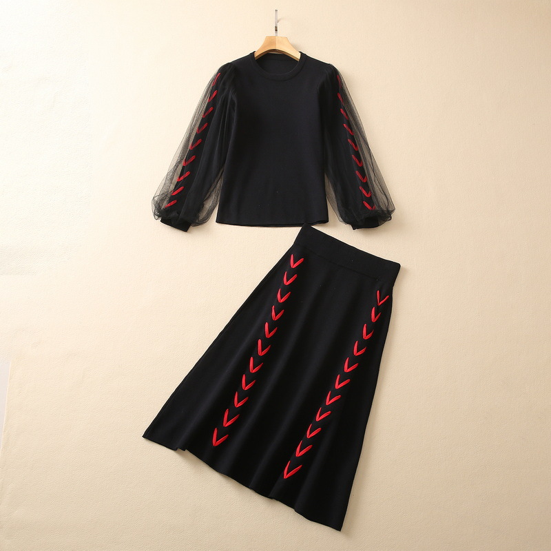 

2022 Autumn Black Solid Color Two Piece Dress Sets Long Sleeve Round Neck Knitted Panelled Top & Lace up Mid-Calf Skirt Suits Set S2N03SK